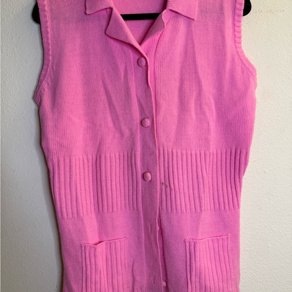 Vintage pink knit vest w/ collar & front pockets, retro button-up style
